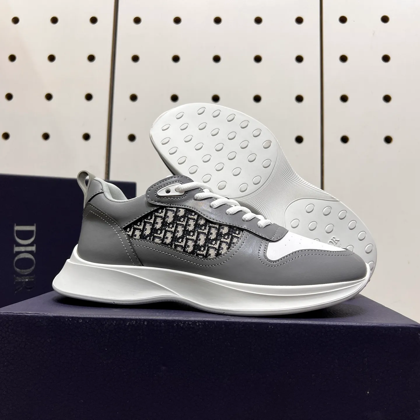 Men's Men's Shoes 💰: 400💰《Dior》The latest and most popular casual shoes, top brand [seduce] luxury~purchase, top~quality. [Strong] The upper is made of imported breathable cowhide with material ➕ breathable sheepskin feet (•) and fine workmanship. Original stylish and stylish soft rubber wear-resistant foreskin outsole, light and comfortable on the foot, size: 38-44, (customized 45, 46), five colors available